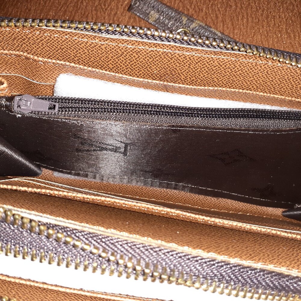 LOUIS VUITTON LV MONOGRAM ZIPPY WALLET - Picture 9 of 10